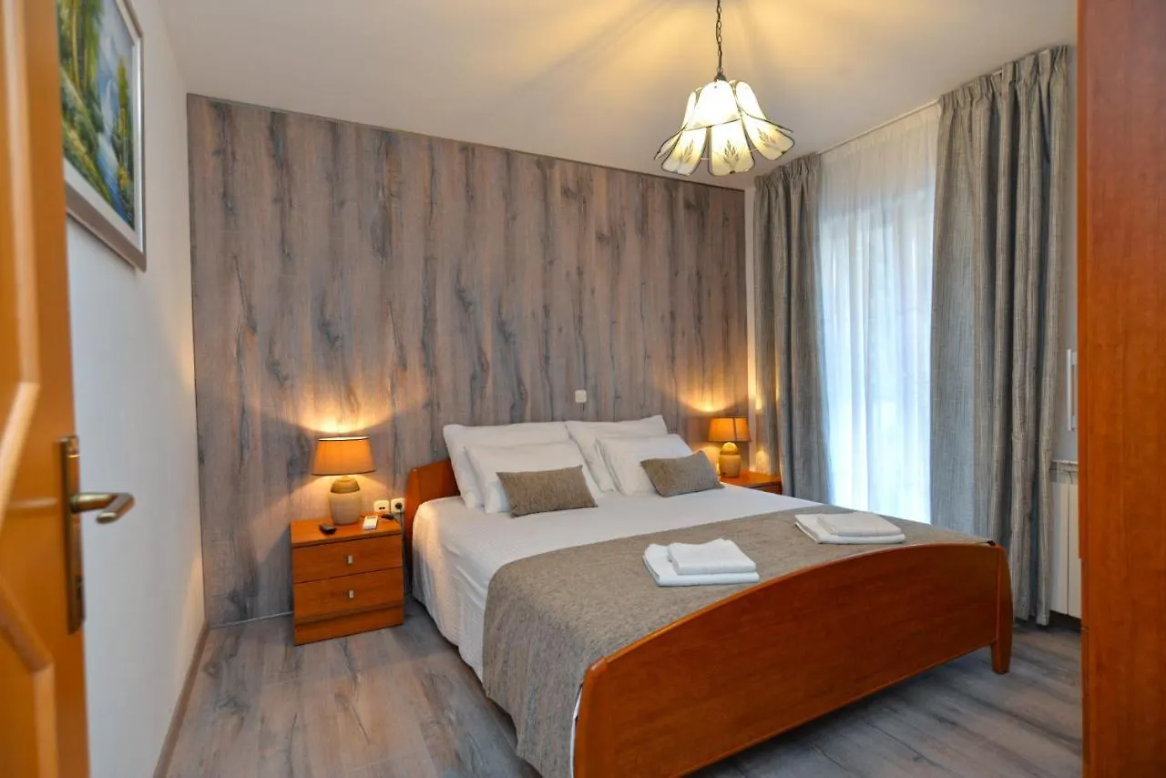 Apartments Elvis 1299 Vrsar