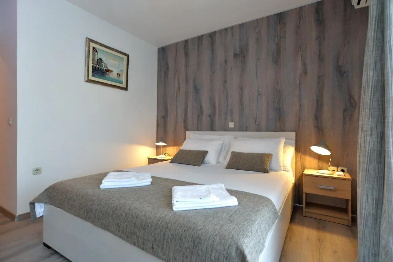 Apartments Elvis 1299 Vrsar