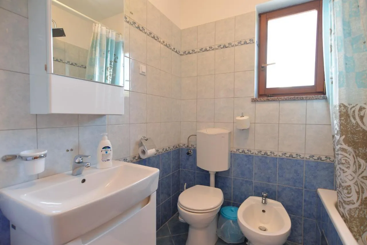 Apartments Elvis 1299 Vrsar