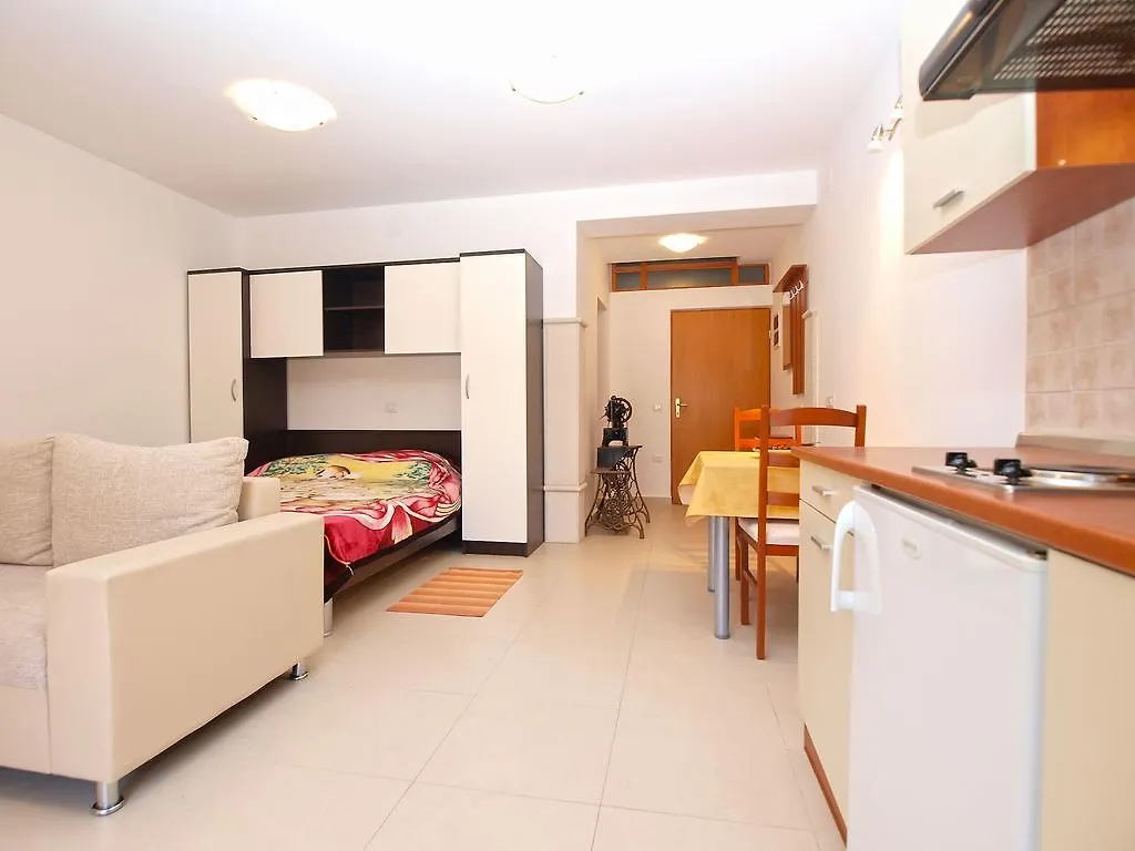 Apartments Elvis 1299 Vrsar 0*,